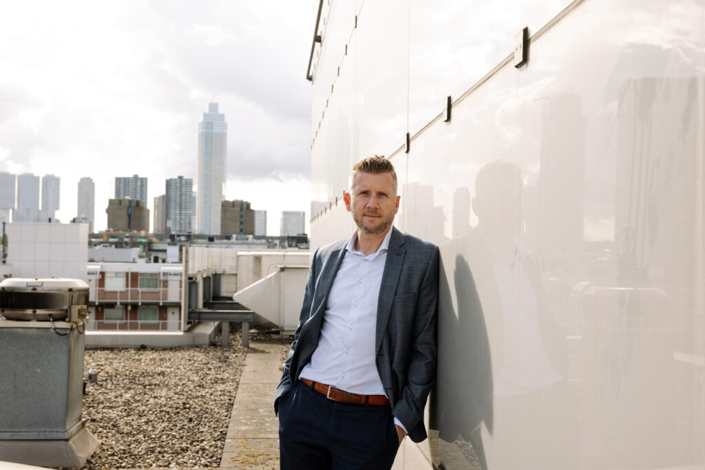 Michael Dirks, bouwmanager bij Multical, tijdens de BCI-opleiding waar hij leert circulariteit meetbaar te maken in bouwprojecten.