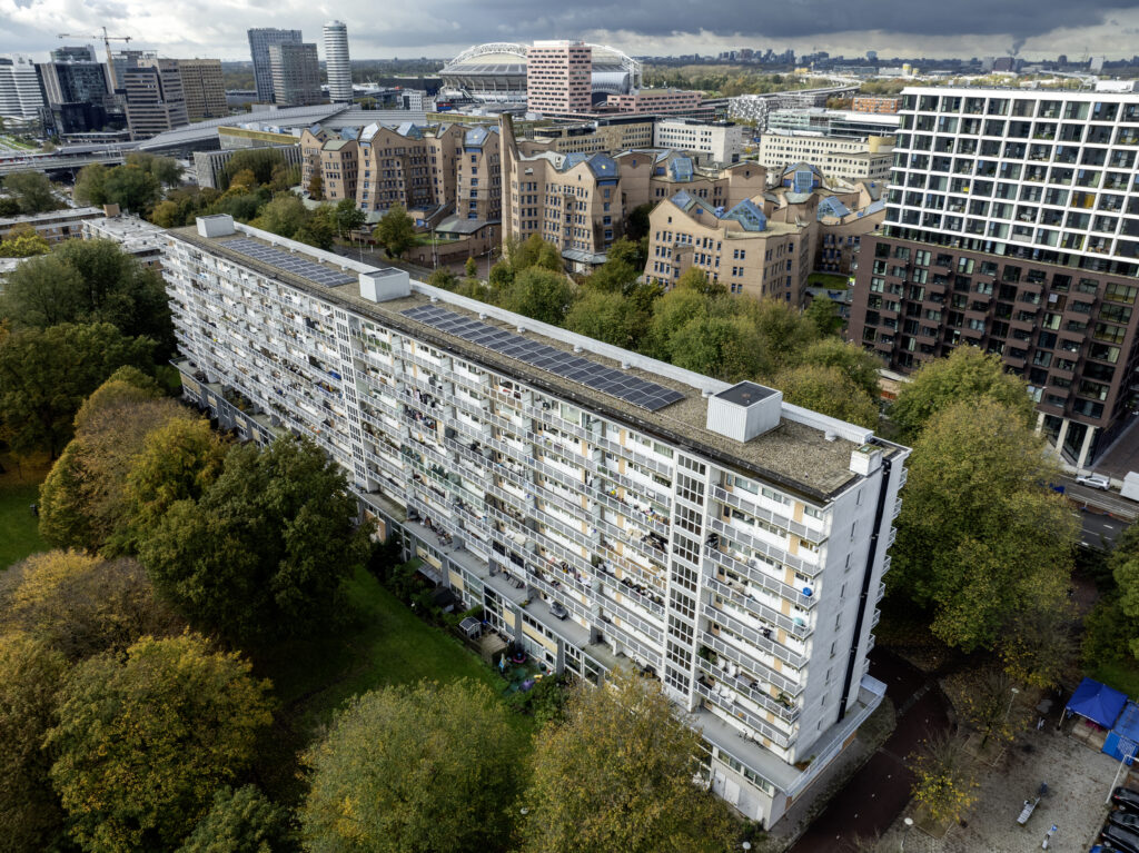 Verduurzaming en renovatie van 147 woningen in Amsterdam-Zuidoost. Multical begeleidde het project vanaf initiatief tot uitvoering.
