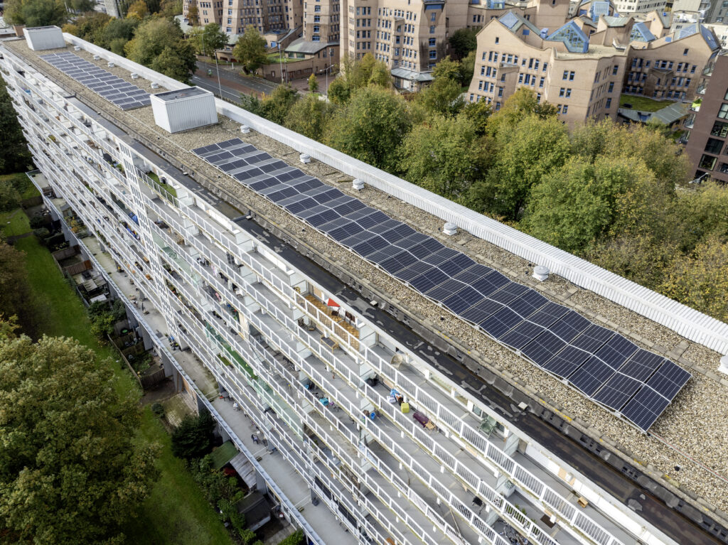 Verduurzaming en renovatie van 147 woningen in Amsterdam-Zuidoost. Multical begeleidde het project vanaf initiatief tot uitvoering.