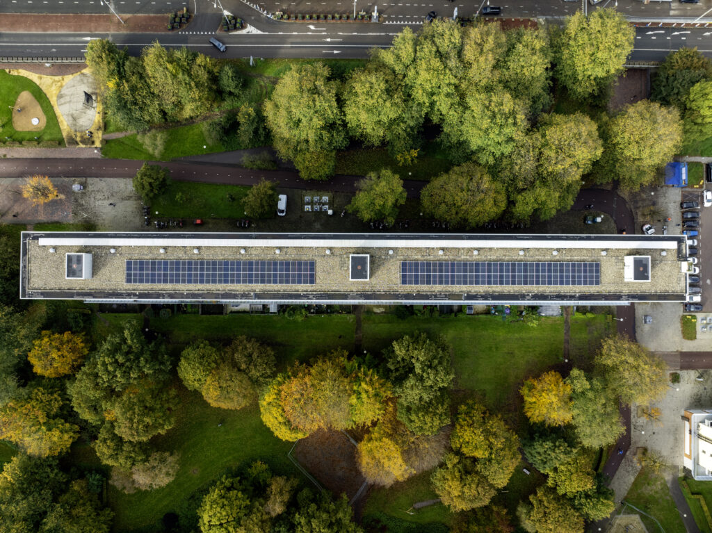 Verduurzaming en renovatie van 147 woningen in Amsterdam-Zuidoost. Multical begeleidde het project vanaf initiatief tot uitvoering.